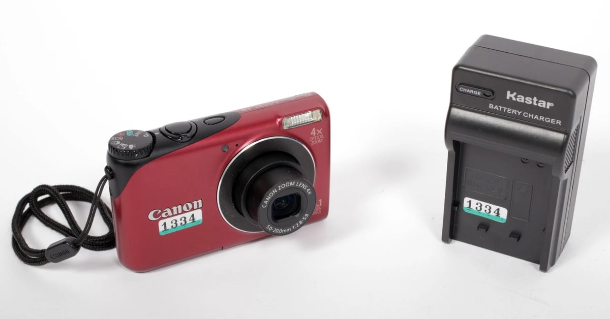 Canon PowerShot RED A2200 14.1MP Compact Digital Camera + new